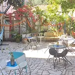 Pensión Lxroller Quionga Gardens 3*