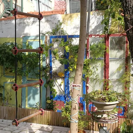 Πανσιόν Lxroller Quionga Gardens 3*